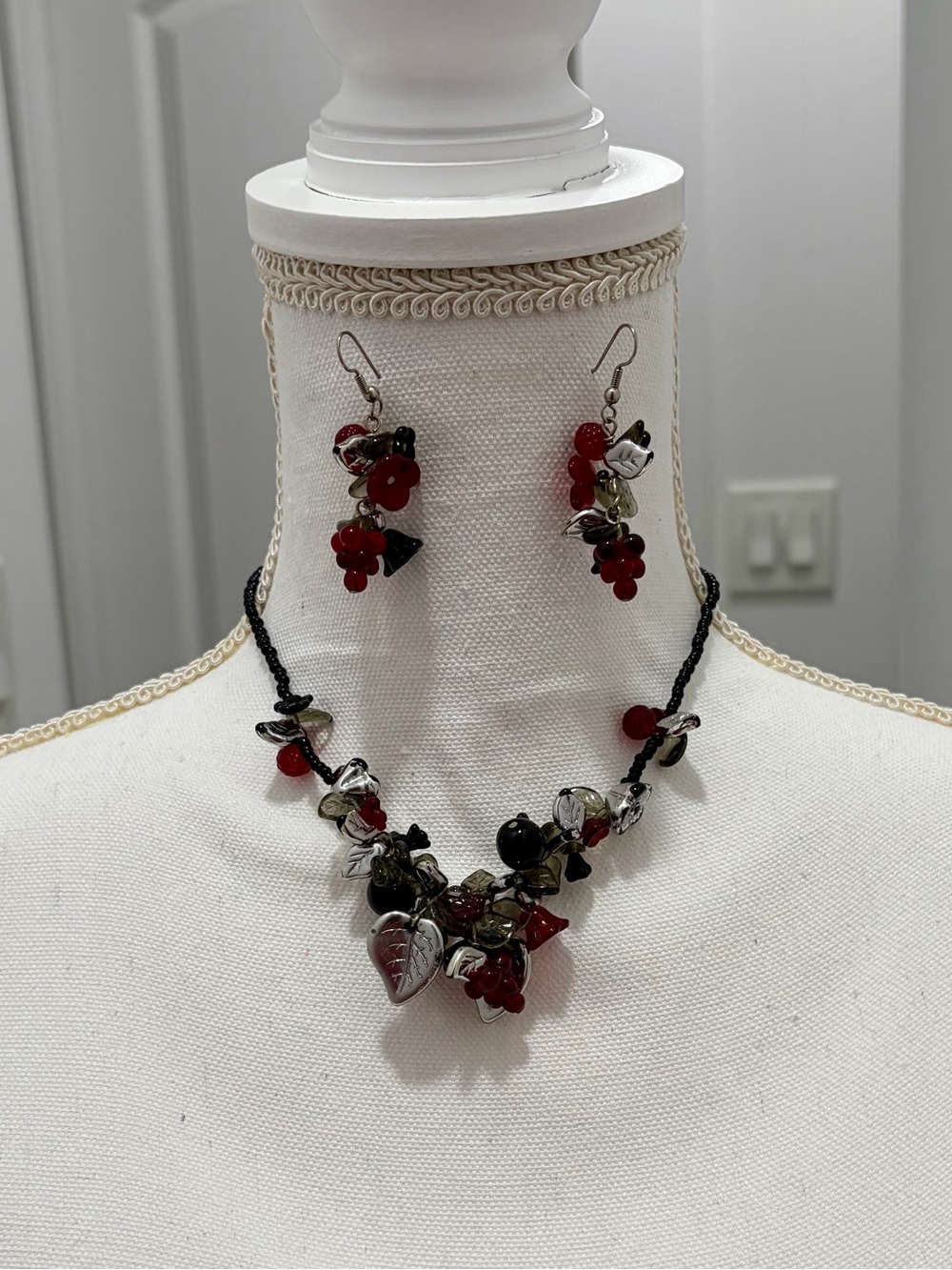 Vintage Necklace & Earrings Set-Grape clusters and leaves
